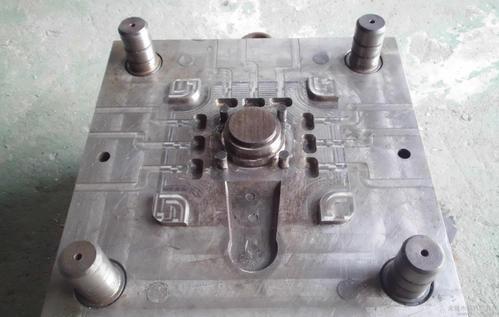 模具钢 模具钢大致可分为(冷作模具钢),(热作模具钢)和(塑料模具钢)3